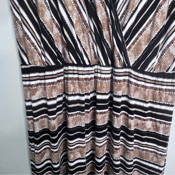 Addition Elle Love & Legend Faux Wrap Maxi
Dress Size 2x - Picture 6 of 10